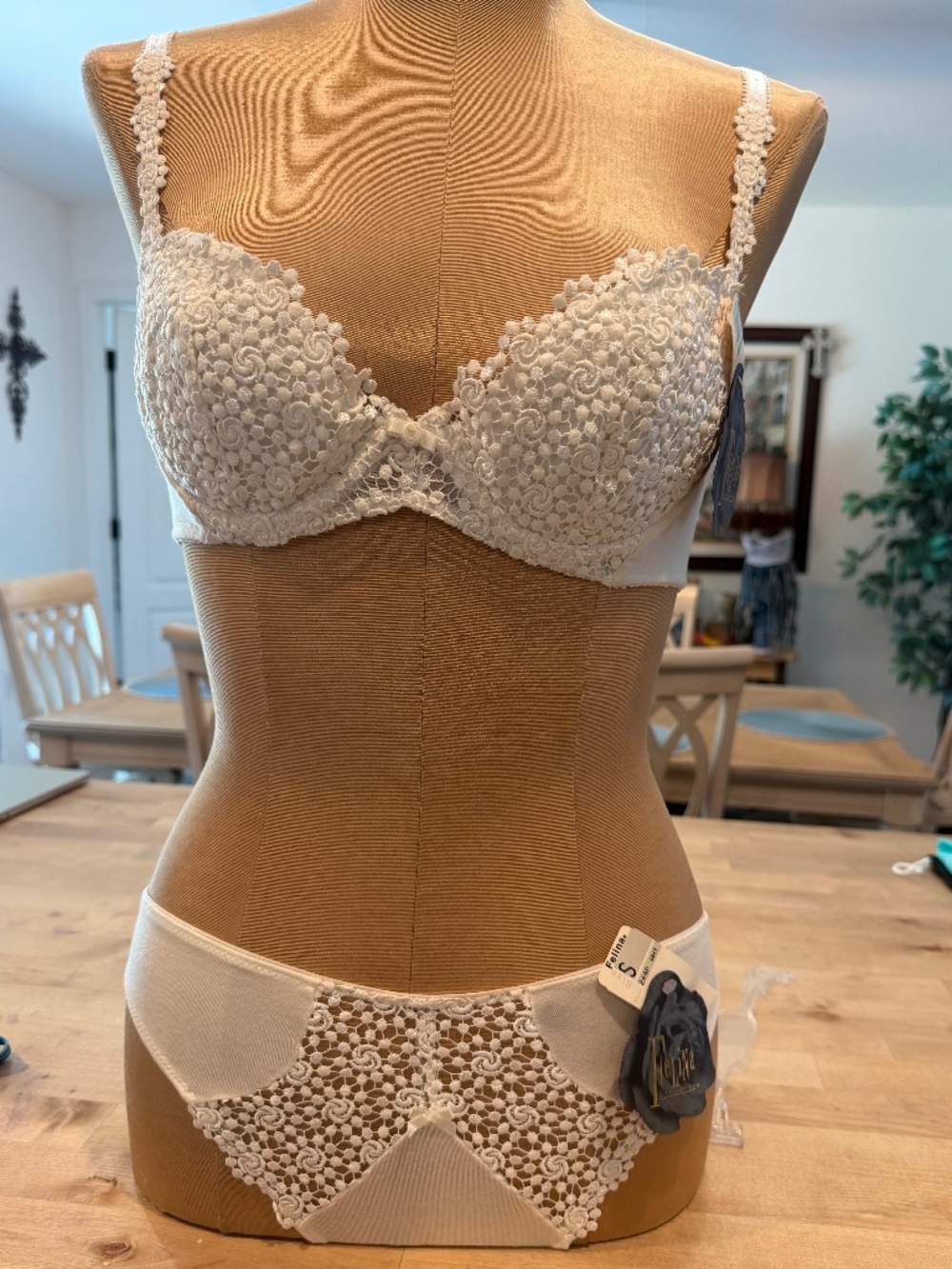 Luxury White Rosette Lace Underwire Bra